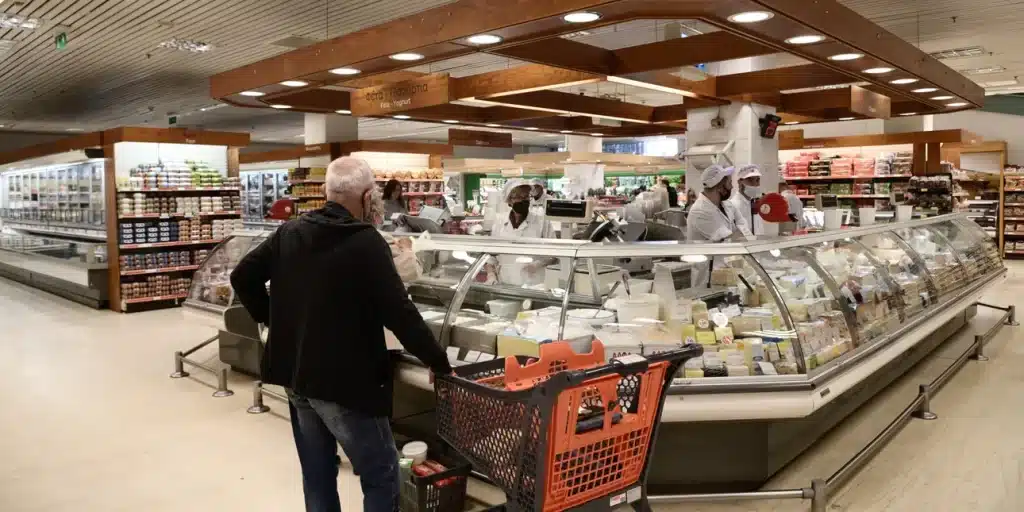Έρχεται νέο πακέτο στήριξης για ευάλωτους -Επιταγή ακρίβειας, καλάθι αγορών, μείωση ασφαλιστικών εισφορών