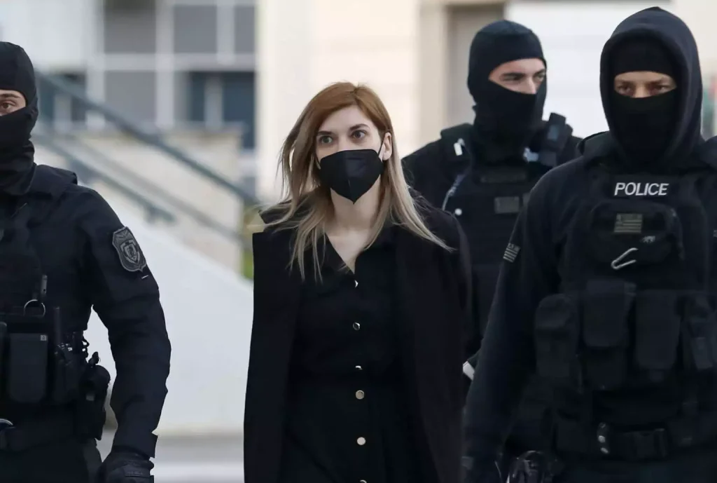 Ρούλα Πισπιρίγκου: «Καρακούκης και Καλόγρηας επινόησαν ασφυκτικό θάνατο» λέει ο Αλέξης Κούγιας