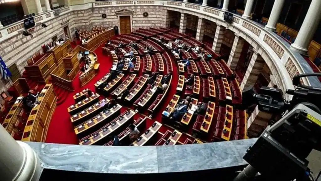 Βουλή: Άγρια κόντρα για την αποχώρηση του ΣΥΡΙΖΑ από τις ψηφοφορίες -Τα «πυρά» των κομμάτων