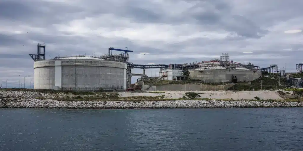 Επενδύσεις 9 δισ. ευρώ «αλλάζουν τον χάρτη» στα δίκτυα ρεύματος και φυσικού αερίου