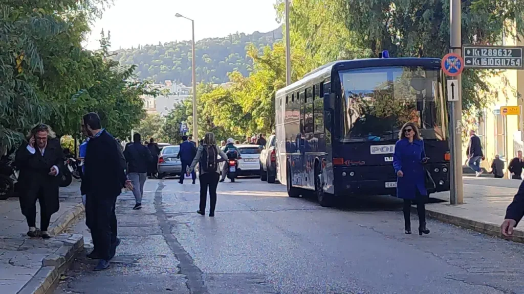 Κολωνός: Στην ανακρίτρια πολύ γνωστός πρώην διαιτητής ποδοσφαίρου για την υπόθεση της 12χρονης Κολωνός: Στην ανακρίτρια πολύ γνωστός πρώην διαιτητής ποδοσφαίρου για την υπόθεση της 12χρονης
