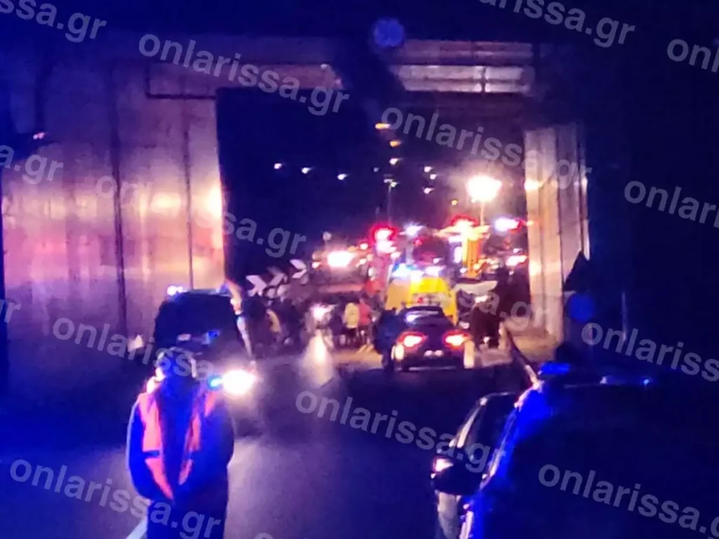 Λάρισα: Σύγκρουση τρένων στα Τέμπη Λάρισα: Σύγκρουση τρένων στα Τέμπη