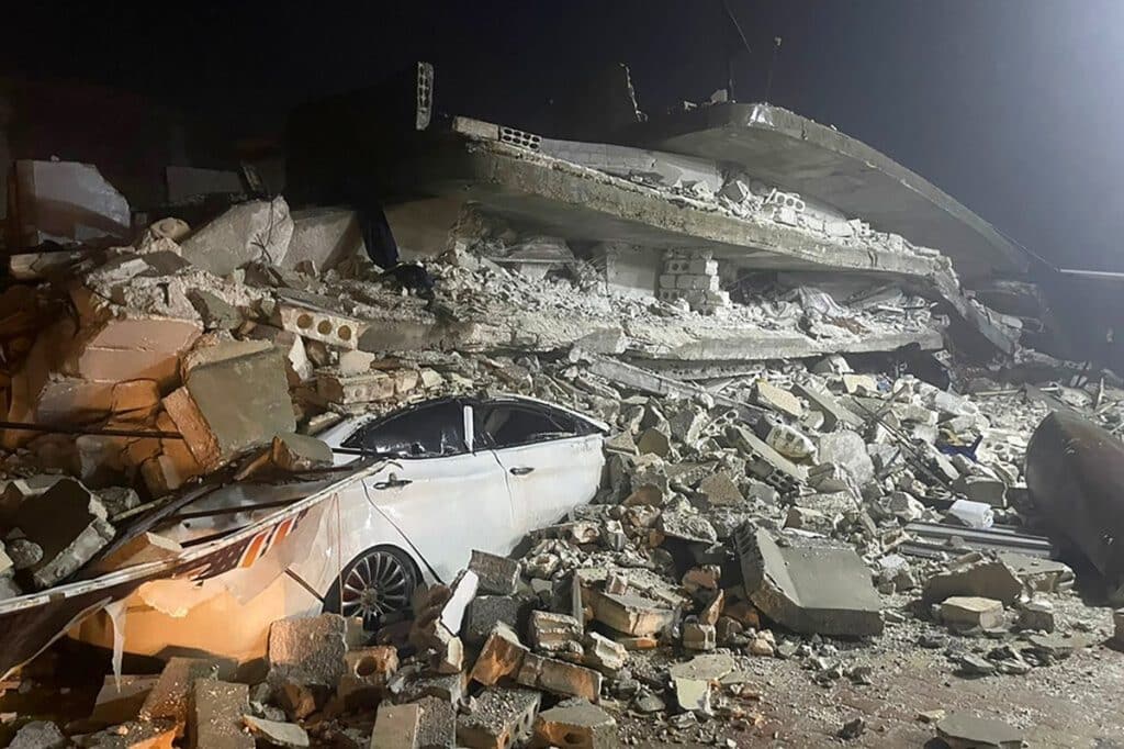 Ισχυρός σεισμός 7,8 Ρίχτερ στην Τουρκία – Δεκάδες νεκροί και παγιδευμένοι στα συντρίμμια