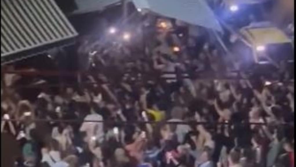 Πανζουρλισμός έξω από εστιατόριο που δειπνούσε ο Μέσι στην Αργεντινή Πανζουρλισμός έξω από εστιατόριο που δειπνούσε ο Μέσι στην Αργεντινή