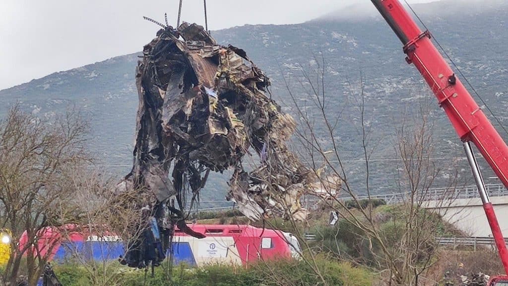 Σύγκρουση τρένων στα Τέμπη: Στο πένθος όλη η χώρα από την ανείπωτη τραγωδία Σύγκρουση τρένων στα Τέμπη: Στο πένθος όλη η χώρα από την ανείπωτη τραγωδία