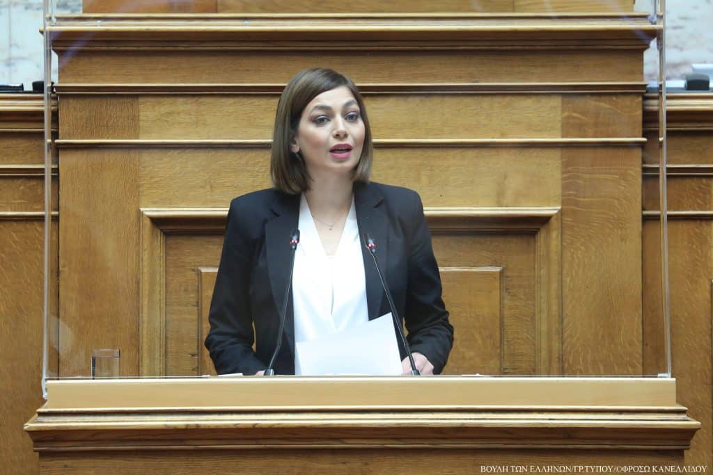 Φθηνό show Απατζίδη στη Βουλή για το δυστύχημα στα Τέμπη Φθηνό show Απατζίδη στη Βουλή για το δυστύχημα στα Τέμπη