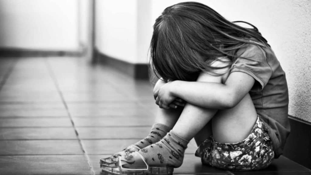 Πέραμα: Ποινική δίωξη στη μητέρα της 6χρονης για συνέργεια στον βιασμό Πέραμα: Ποινική δίωξη στη μητέρα της 6χρονης για συνέργεια στον βιασμό
