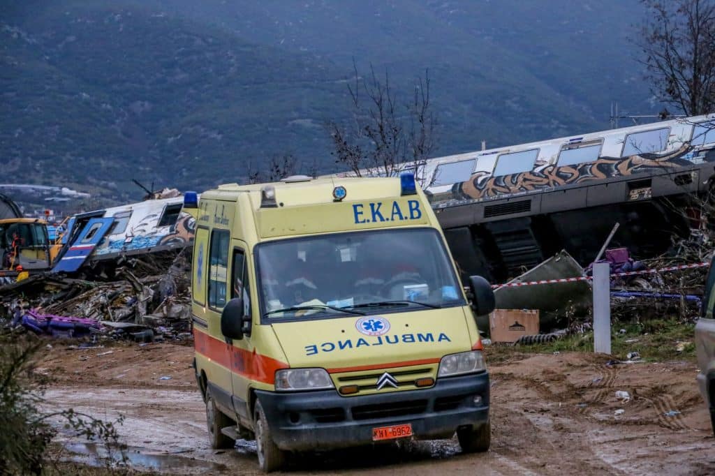 Σύγκρουση τρένων στα Τέμπη – Δ/ντης ΜΕΘ νοσ. Λάρισας: «Σταθερά κρίσιμη η κατάσταση» του μοναδικού επιζώντα από το πρώτο βαγόνι