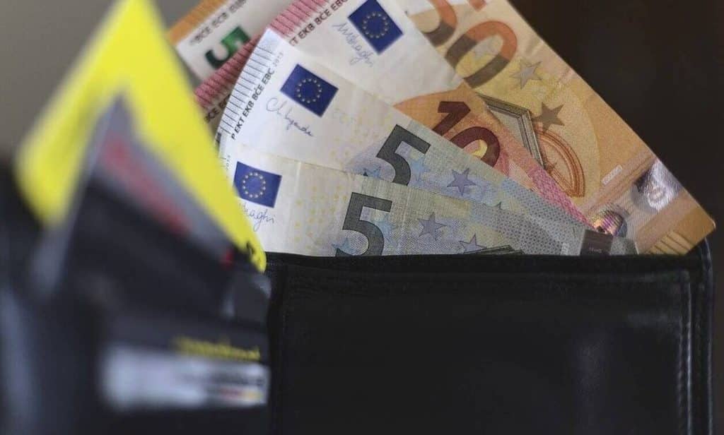 ΔΥΠΑ: Καταβάλλεται σήμερα το «μπόνους» των 300 ευρώ σε ανέργους – Ποιοί το δικαιούνται ΔΥΠΑ: Καταβάλλεται σήμερα το «μπόνους» των 300 ευρώ σε ανέργους – Ποιοί το δικαιούνται