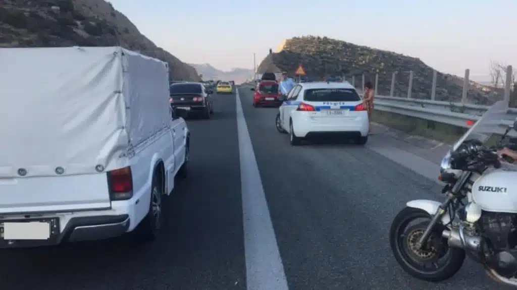 Βουλή: Αυστηρότερες τιμωρίες για υπερβολική ταχύτητα ή οδήγηση σε ΛΕΑ