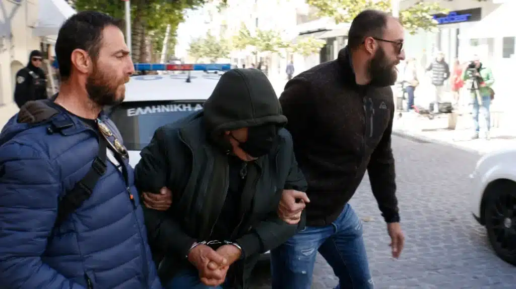 Φρίκη με τον λυράρη που βίαζε και εξέδιδε 11χρονο – Στο κάδρο ακόμη 29 άτομα με ψεύτικο προφίλ Φρίκη με τον λυράρη που βίαζε και εξέδιδε 11χρονο – Στο κάδρο ακόμη 29 άτομα με ψεύτικο προφίλ
