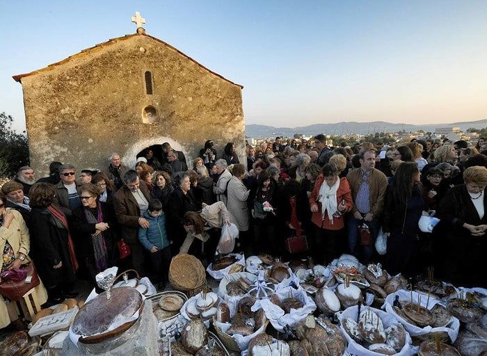 Το έθιμο της Παναγίας Μεσοσπορίτισσας στην Ελευσίνα και η τέχνη της Ξερολιθιάς στον Κατάλογο της UNESCO Το έθιμο της Παναγίας Μεσοσπορίτισσας στην Ελευσίνα και η τέχνη της Ξερολιθιάς στον Κατάλογο της UNESCO