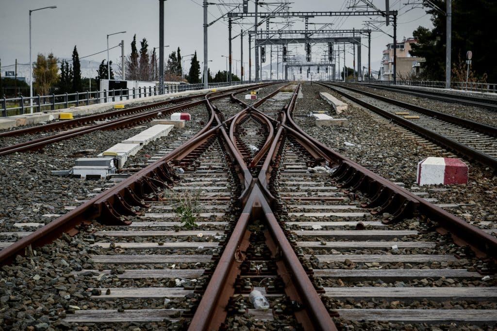 Τέμπη: Ελεύθερος με περιοριστικούς όρους ο συμβασιούχος σταθμάρχης