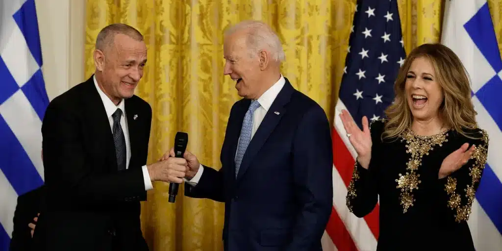H σύζυγος του Τομ Χανκς, Ρίτα Γουίλσον, τραγούδησε Κόκοτα στον Λευκό Οίκο για τη γιορτή της 25ης Μαρτίου [βίντεο]