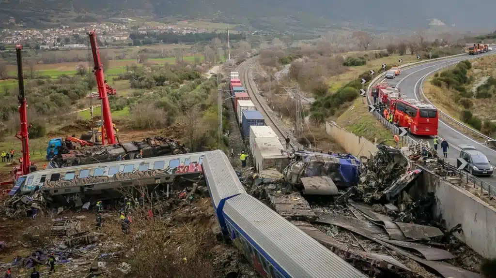 Hellenic Train: Αποζημιώνει τα θύματα της τραγωδίας των Τεμπών – Οι προκαταβολές