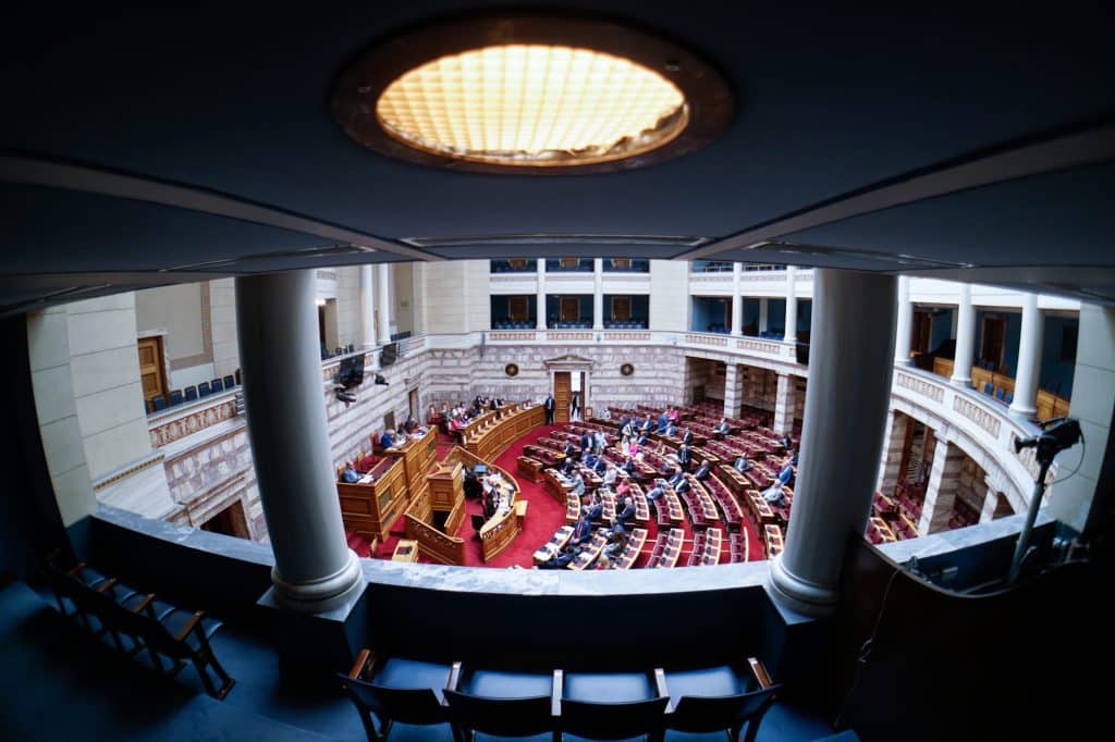 Βουλή: Υπερψηφίστηκαν στην Επιτροπή τα μέτρα στήριξης για το δυστύχημα των Τεμπών-Αύριο στην Ολομέλεια