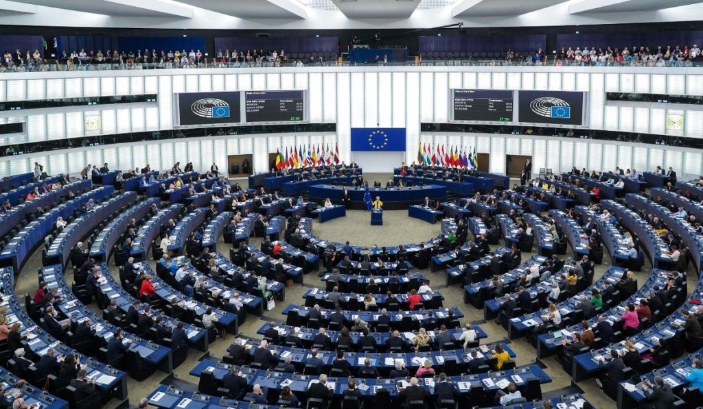 Η Ευρωβουλή ενέκρινε τη σαρωτική αναδιάρθρωση της ευρωπαϊκής αγοράς ρύπων