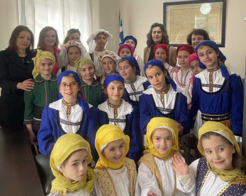 Τι είναι οι Λαζαρίνες με τις παραδοσιακές φορεσιές; Τι είναι οι Λαζαρίνες με τις παραδοσιακές φορεσιές;