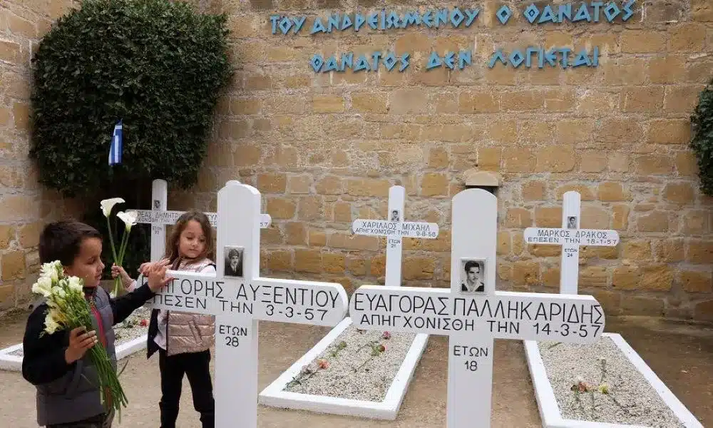 Η θυσία των ηρώων της ΕΟΚΑ δεν δικαιώθηκε ποτέ: Η πισώπλατη μαχαιριά στην Κύπρο ήταν μία επαίσχυντη πράξη των Εγγλέζων… (video) Η θυσία των ηρώων της ΕΟΚΑ δεν δικαιώθηκε ποτέ: Η πισώπλατη μαχαιριά στην Κύπρο ήταν μία επαίσχυντη πράξη των Εγγλέζων… (video)