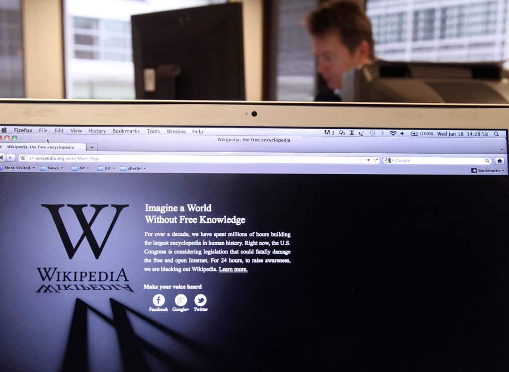 Η Ρωσία επέβαλε πρόστιμο 10.000 δολάρια στη «Wikipedia» για «εξτρεμιστικό» περιεχόμενο Η Ρωσία επέβαλε πρόστιμο 10.000 δολάρια στη «Wikipedia» για «εξτρεμιστικό» περιεχόμενο