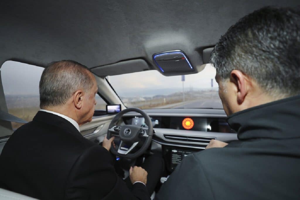 Ταγίπ Ερντογάν: Η αντιπολίτευση χέρι -χέρι με τρομοκράτες και ΛΟΑΤΚΙ -Προεκλογική εμφάνιση με Togg