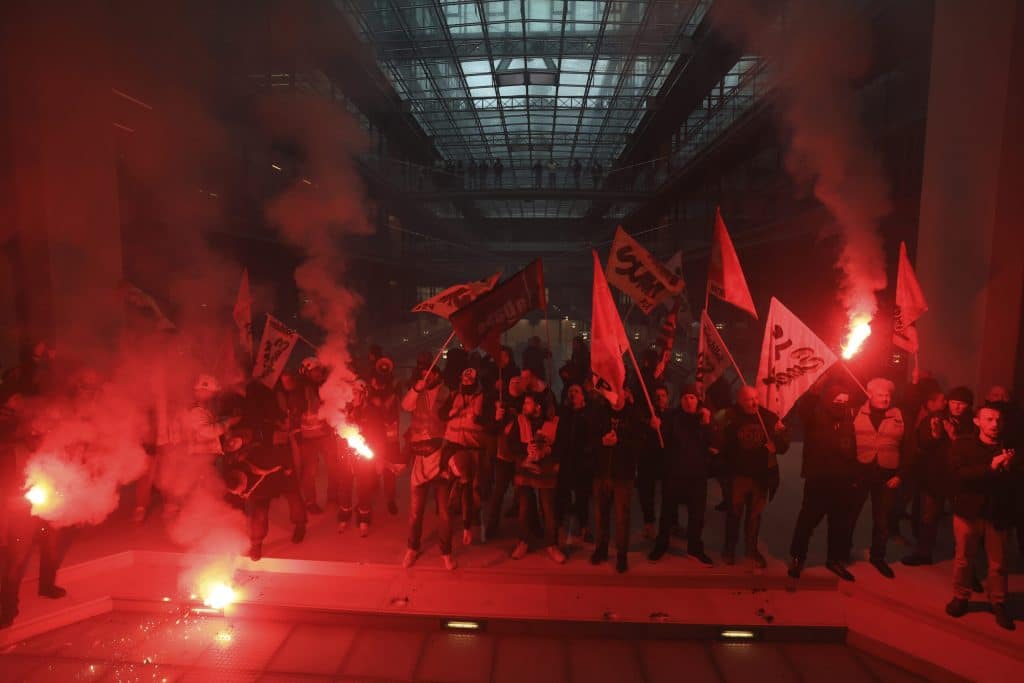 Γαλλία: Τα συνδικάτα πραγματοποίησαν τον 11ο γύρο απεργιών – Συνεχίζονται την ερχόμενη Πέμπτη
