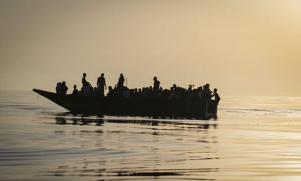 Ακυβέρνητο σκάφος με 400 μετανάστες πλέει μεταξύ Ελλάδας και Μάλτας Ακυβέρνητο σκάφος με 400 μετανάστες πλέει μεταξύ Ελλάδας και Μάλτας