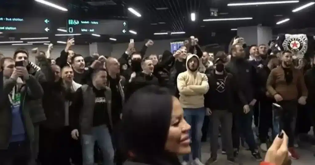 Ρεάλ Μαδρίτης – Παρτιζάν: Αποθεωτική υποδοχή στο Βελιγράδι για Ομπράντοβιτς και παίκτες, με πατερίτσες ο Έξουμ