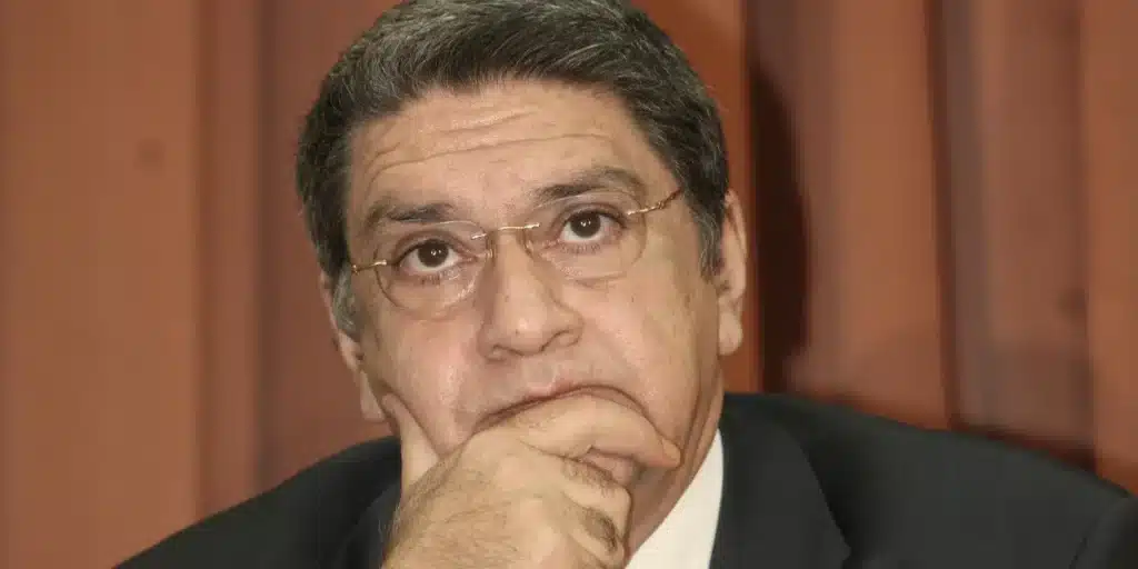 Όταν ο Ραγκούσης καλούσε τον Μαγγίνα να παραιτηθεί για τους ανασφάλιστους Ινδούς κηπουρούς Όταν ο Ραγκούσης καλούσε τον Μαγγίνα να παραιτηθεί για τους ανασφάλιστους Ινδούς κηπουρούς