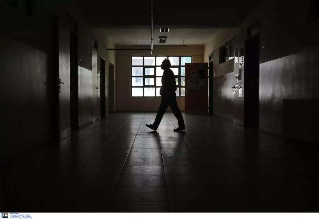 Bullying στο Αρσάκειο: Οι γονείς του 15χρονου ζητούν να φύγουν από το σχολείο οι νταήδες μαθητές Bullying στο Αρσάκειο: Οι γονείς του 15χρονου ζητούν να φύγουν από το σχολείο οι νταήδες μαθητές