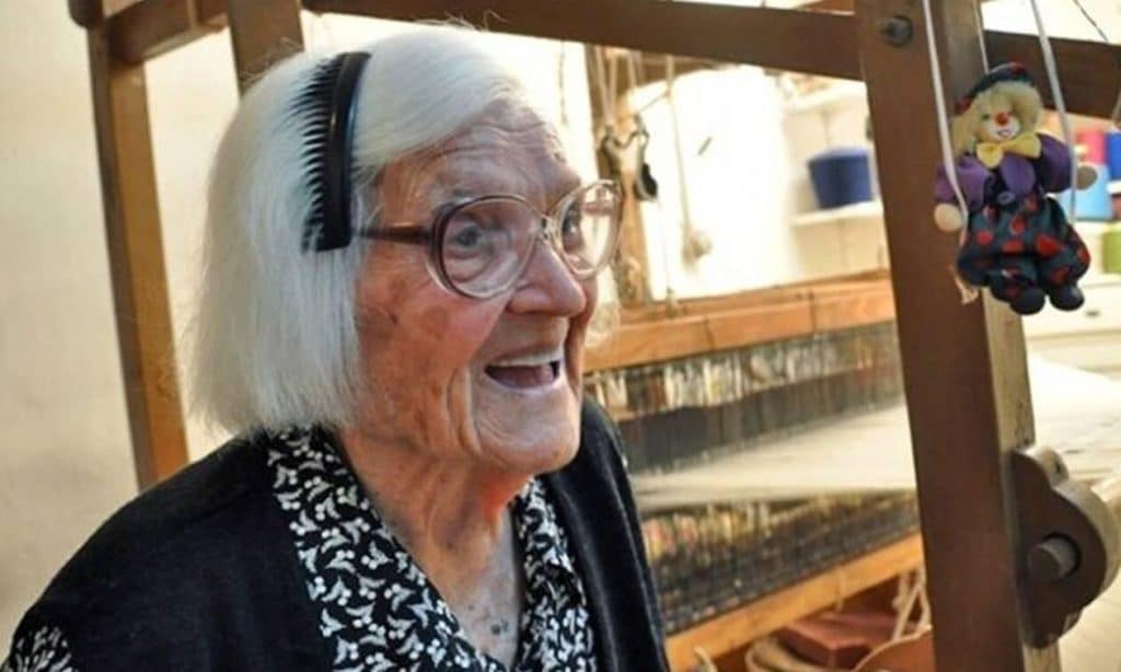 Πέθανε στα 112 χρόνια της η «δασκάλα του αργαλειού» στην Ικαρία