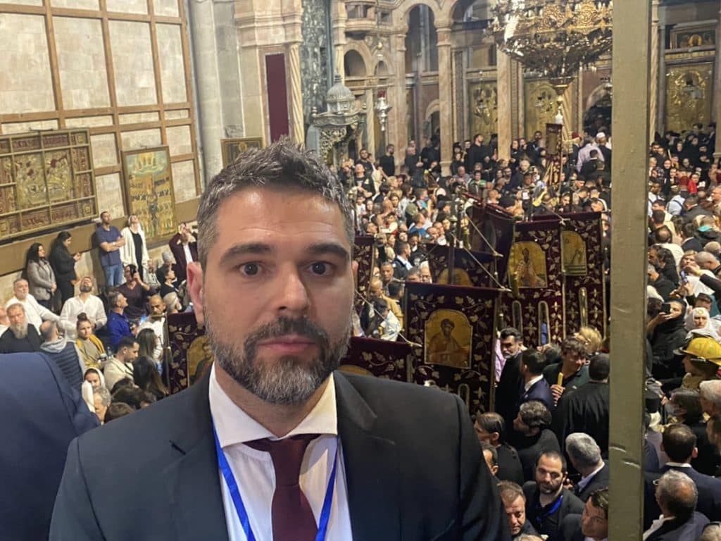 Στα Ιεροσόλυμα για το Άγιο Φως ο Γιάννης Σαρακιώτης. Στα Ιεροσόλυμα για το Άγιο Φως ο Γιάννης Σαρακιώτης.