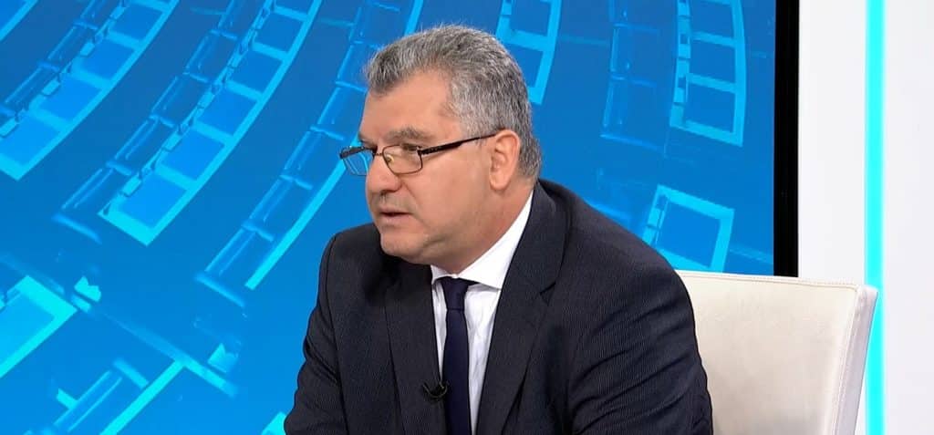 Τσιλιώτης, συνταγματολόγος: «Μόνο για βίαιες πράξεις αποκλείονται κόμματα – Όχι για την ιδεολογία τους, όσο απεχθής και εάν είναι» Τσιλιώτης, συνταγματολόγος: «Μόνο για βίαιες πράξεις αποκλείονται κόμματα – Όχι για την ιδεολογία τους, όσο απεχθής και εάν είναι»