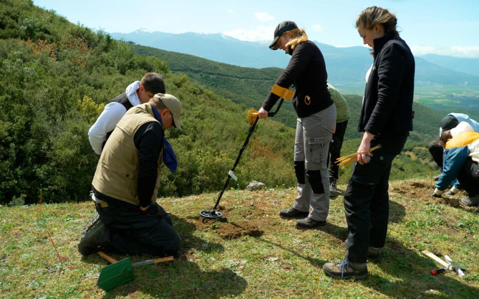 Γερμανοί επιστήμονες ερεύνησαν τον παροπλισμένο σταθμό της Καρυάς – κάτεργο θανάτου Γερμανοί επιστήμονες ερεύνησαν τον παροπλισμένο σταθμό της Καρυάς – κάτεργο θανάτου