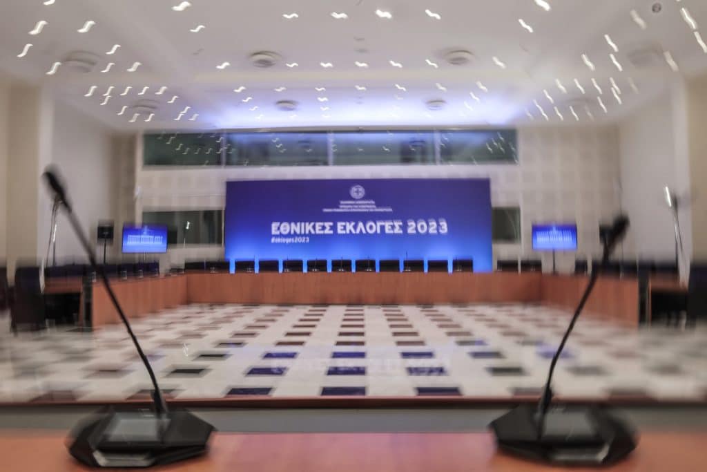 Πυρετώδεις προετοιμασίες και καινοτομίες για τις εκλογές 2023 – Στήνονται οι κάλπες, φεύγουν οι ετεροδημότες