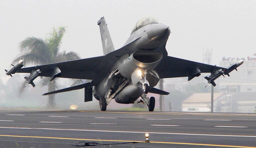 Λαβρόφ: Tα F-16 των ΗΠΑ μπορούν να φέρουν πυρηνικά όπλα -Αν τα δώσουν στο Κίεβο θα κλιμακωθεί η σύγκρουση Λαβρόφ: Tα F-16 των ΗΠΑ μπορούν να φέρουν πυρηνικά όπλα -Αν τα δώσουν στο Κίεβο θα κλιμακωθεί η σύγκρουση
