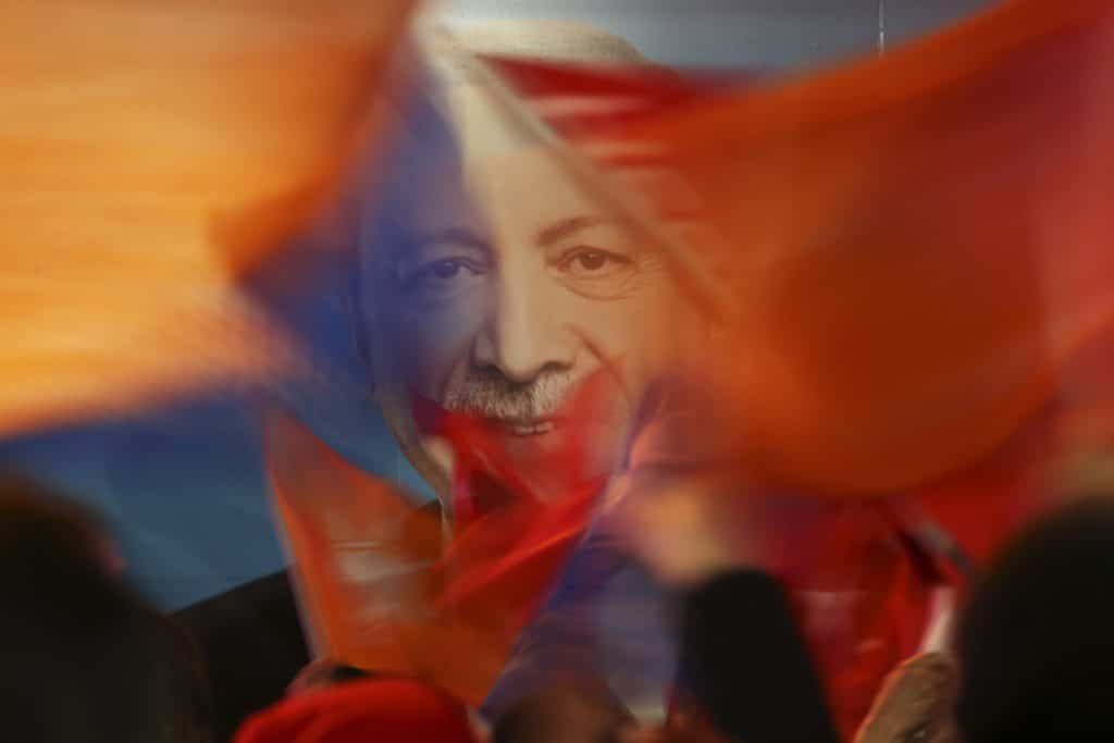 Στα άκρα η προεκλογική αντιπαράθεση στην Τουρκία: Ο Ερντογάν «βλέπει» εθνική απειλή – Ο Σοϊλού εμπλέκει και πάλι τις ΗΠΑ Στα άκρα η προεκλογική αντιπαράθεση στην Τουρκία: Ο Ερντογάν «βλέπει» εθνική απειλή – Ο Σοϊλού εμπλέκει και πάλι τις ΗΠΑ