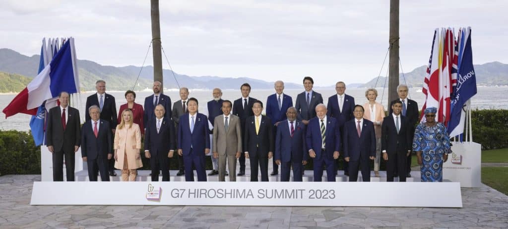 Συνάντηση Μακρόν με Μελόνι στο περιθώριο της συνόδου κορυφής G7, μετά την ένταση για το μεταναστευτικό Συνάντηση Μακρόν με Μελόνι στο περιθώριο της συνόδου κορυφής G7, μετά την ένταση για το μεταναστευτικό