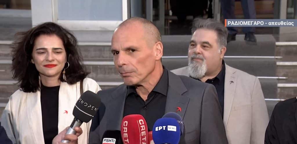 Εκλογές 2023: Γ. Βαρουφάκης κατά την προσέλευσή του στην ΕΡΤ – «Απαράδεκτο το πλαίσιο του debate» Εκλογές 2023: Γ. Βαρουφάκης κατά την προσέλευσή του στην ΕΡΤ – «Απαράδεκτο το πλαίσιο του debate»