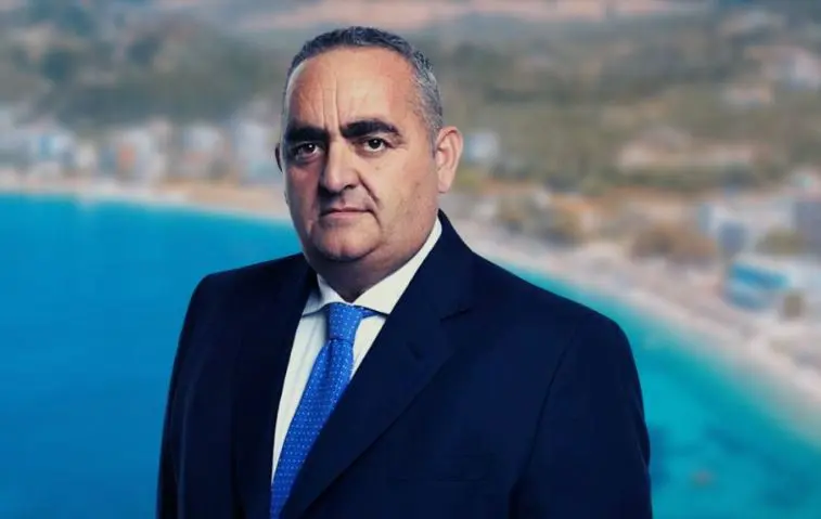 Χειμάρρα: Νίκησε στις εκλογές ο Φρέντι Μπελέρης – Έξαλλοι πανηγυρισμοί από τους υποστηρικτές του Χειμάρρα: Νίκησε στις εκλογές ο Φρέντι Μπελέρης – Έξαλλοι πανηγυρισμοί από τους υποστηρικτές του