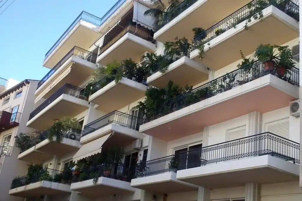 Παιδάκι 1,5 έτους έπεσε από μπαλκόνι στο Ζευγολατιό