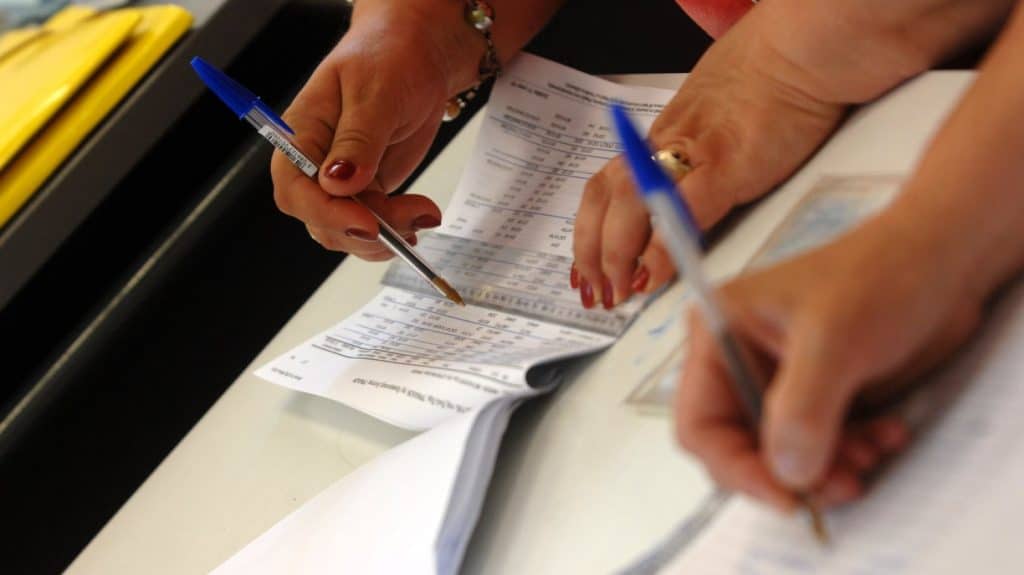 Εκλογές 2023: Οι ιδιαιτερότητες της αυριανής αναμέτρησης – Η συμμετοχή των νέων, η αποχή, η επικοινωνιακή στρατηγική των κομμάτων