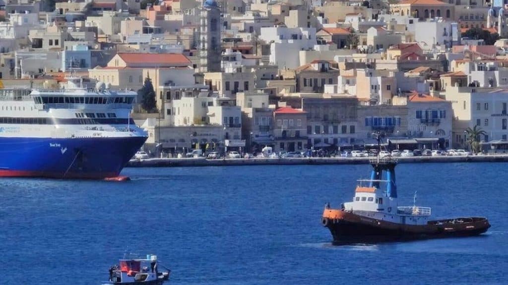Βρέθηκε σορός μεσήλικα στο λιμάνι της Ερμούπολης στη Σύρο Βρέθηκε σορός μεσήλικα στο λιμάνι της Ερμούπολης στη Σύρο