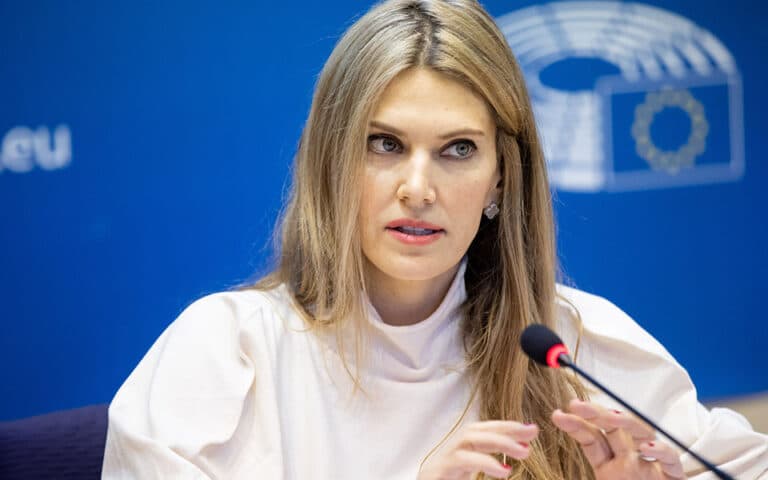 Η Εύα Καϊλή «επιστρέφει στα καθήκοντά της στο Ευρωκοινοβούλιο» Η Εύα Καϊλή «επιστρέφει στα καθήκοντά της στο Ευρωκοινοβούλιο»
