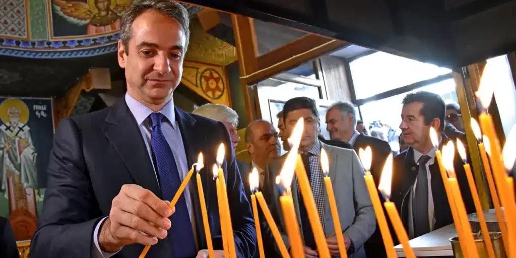 Προσκύνησε την Παναγία του «Άξιον Εστί» ο Μητσοτάκης Προσκύνησε την Παναγία του «Άξιον Εστί» ο Μητσοτάκης