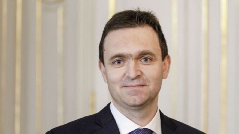 Σλοβακία: Αψηφά τον άγραφο κανόνα ο νέος τεχνοκράτης πρωθυπουργός – Στη Γερμανία και όχι στην Τσεχία το πρώτο του ταξίδι Σλοβακία: Αψηφά τον άγραφο κανόνα ο νέος τεχνοκράτης πρωθυπουργός – Στη Γερμανία και όχι στην Τσεχία το πρώτο του ταξίδι