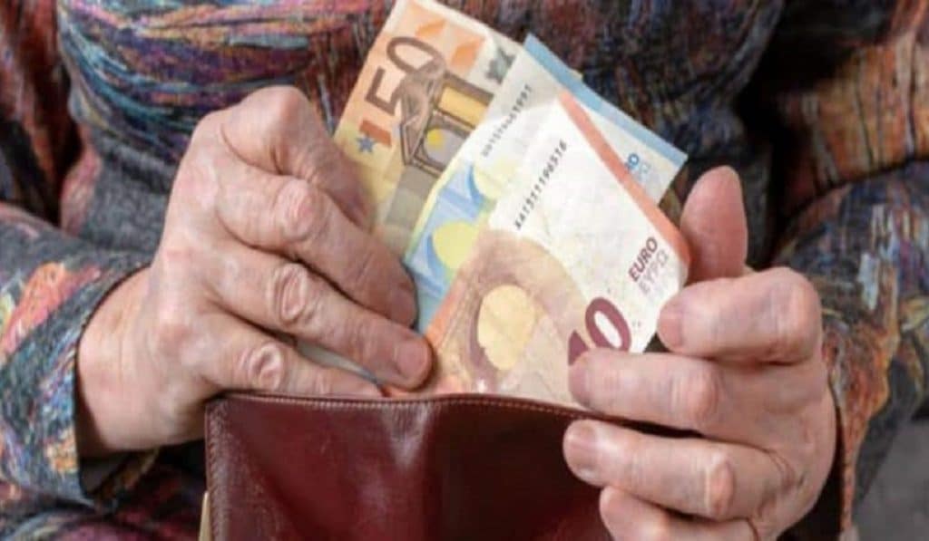 Συντάξεις Ιουνίου: Από αύριο οι πληρωμές – Πότε πιστώνονται τα χρήματα στους λογαριασμούς