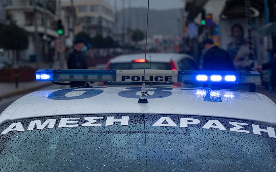 Θεσσαλονίκη: Μια 33χρονη γρονθοκόπησε τον σύντροφό της σε μπαρ γιατί της ζήτησε να μην πιει άλλο! Θεσσαλονίκη: Μια 33χρονη γρονθοκόπησε τον σύντροφό της σε μπαρ γιατί της ζήτησε να μην πιει άλλο!