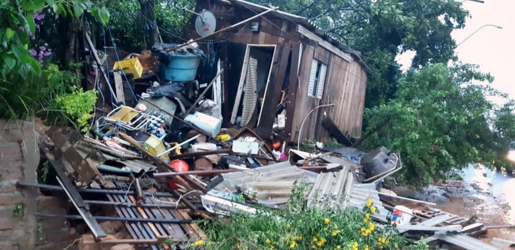 Βραζιλία: 13 νεκροί από το καταστροφικό πέρασμα κυκλώνα Βραζιλία: 13 νεκροί από το καταστροφικό πέρασμα κυκλώνα