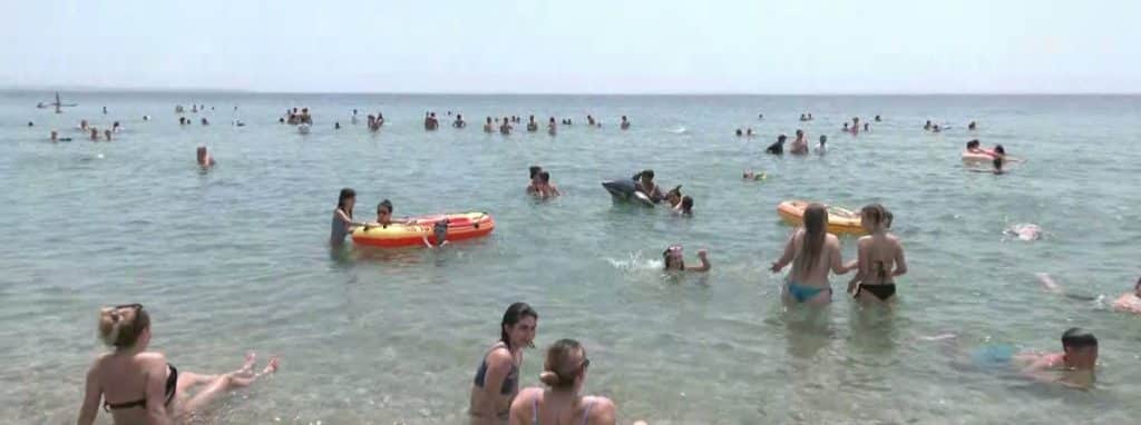 Το μήνυμα για τις εκλογές από νέους και… αιωνόβιους-Το δίλημμα βουτιά ή κάλπη